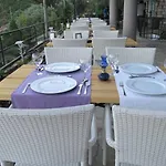 מלון Serena *